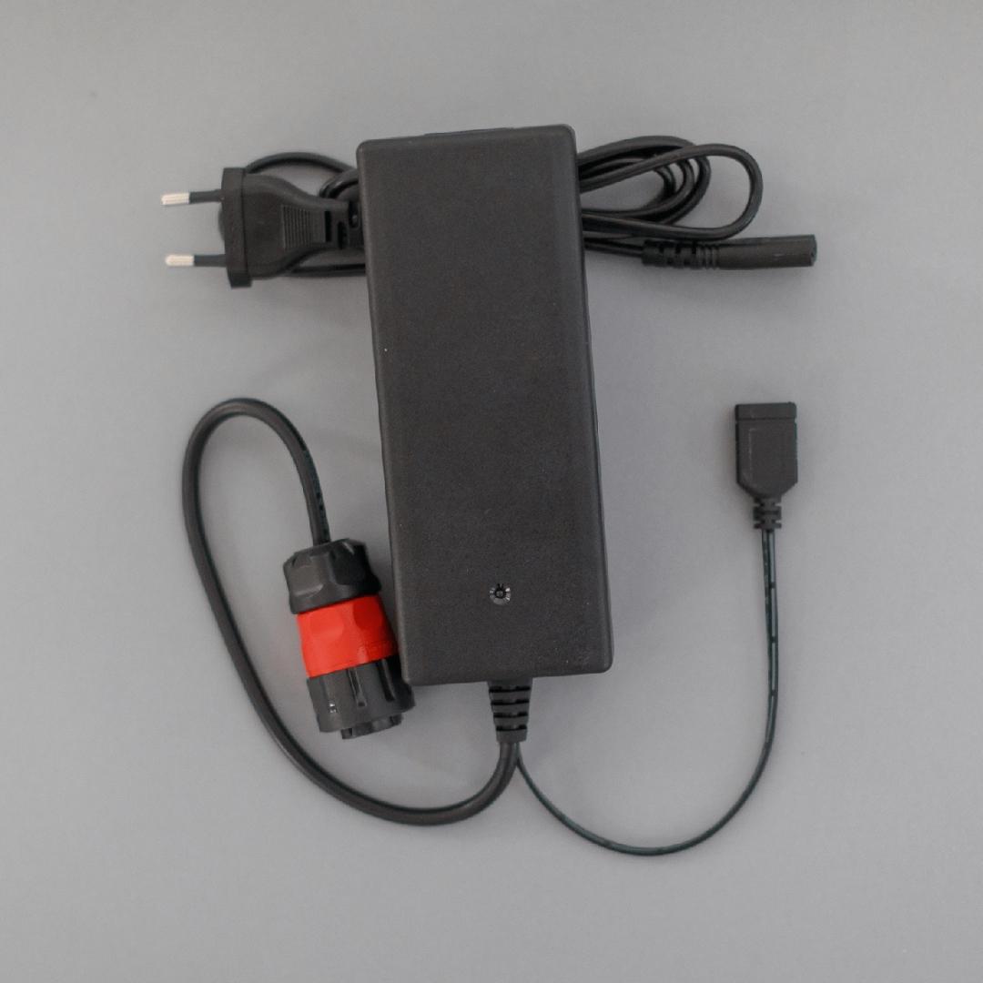 Universele oplader voor sipadrive